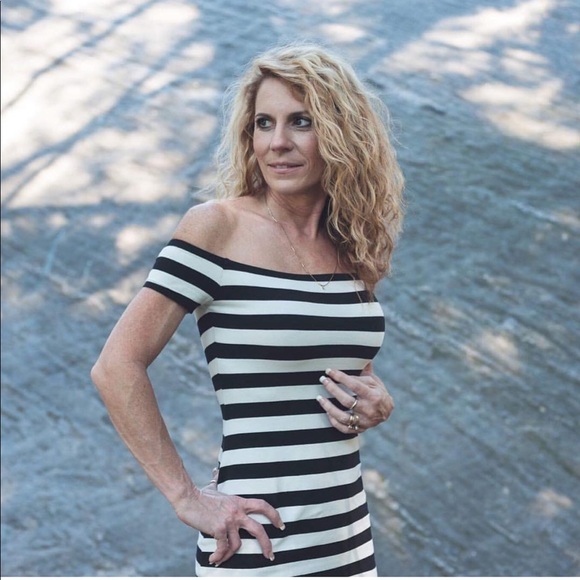 Black/white striped off shoulder mini - Picture 2 of 3